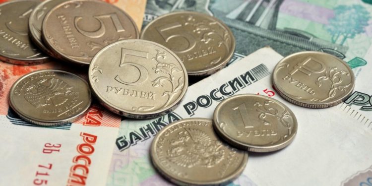 Прожиточный минимум в России в 2021 году составит 11 653 рубля