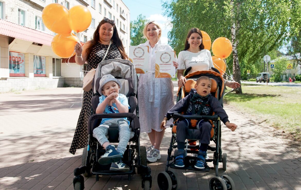 Благотворительный фонд «ОМК-Участие» подарил детям с инвалидностью сертификаты на приобретение лекарств и медицинских изделий