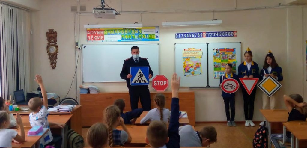 Роман Кузнецов провел уроки дорожной безопасности для школьников МБОУ СШ №3