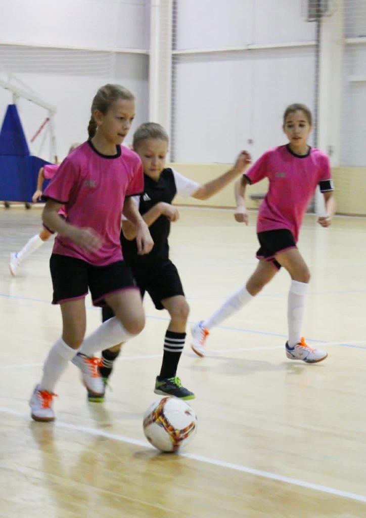 ОМК поддержала выксунскую женскую команду по мини-футболу