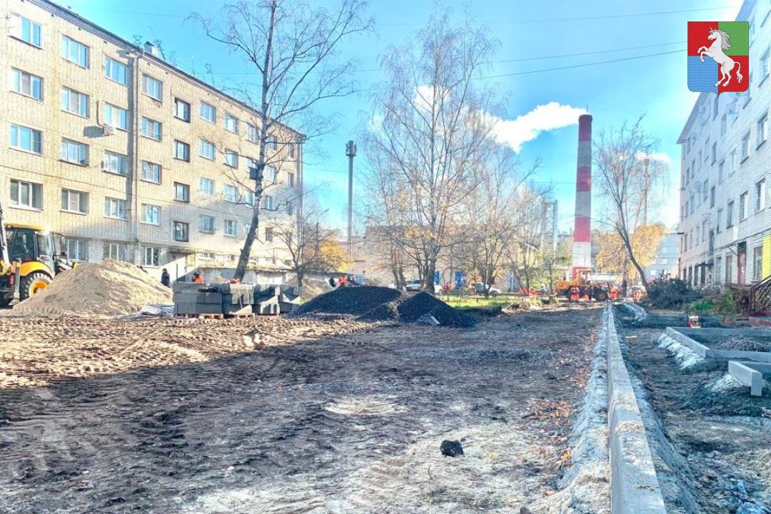 В микрорайоне Гоголя идет ремонт дворовой территории домов № 11 и 53