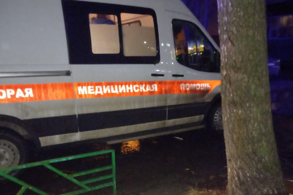 Во время урагана в Выксе на девочку упало дерево