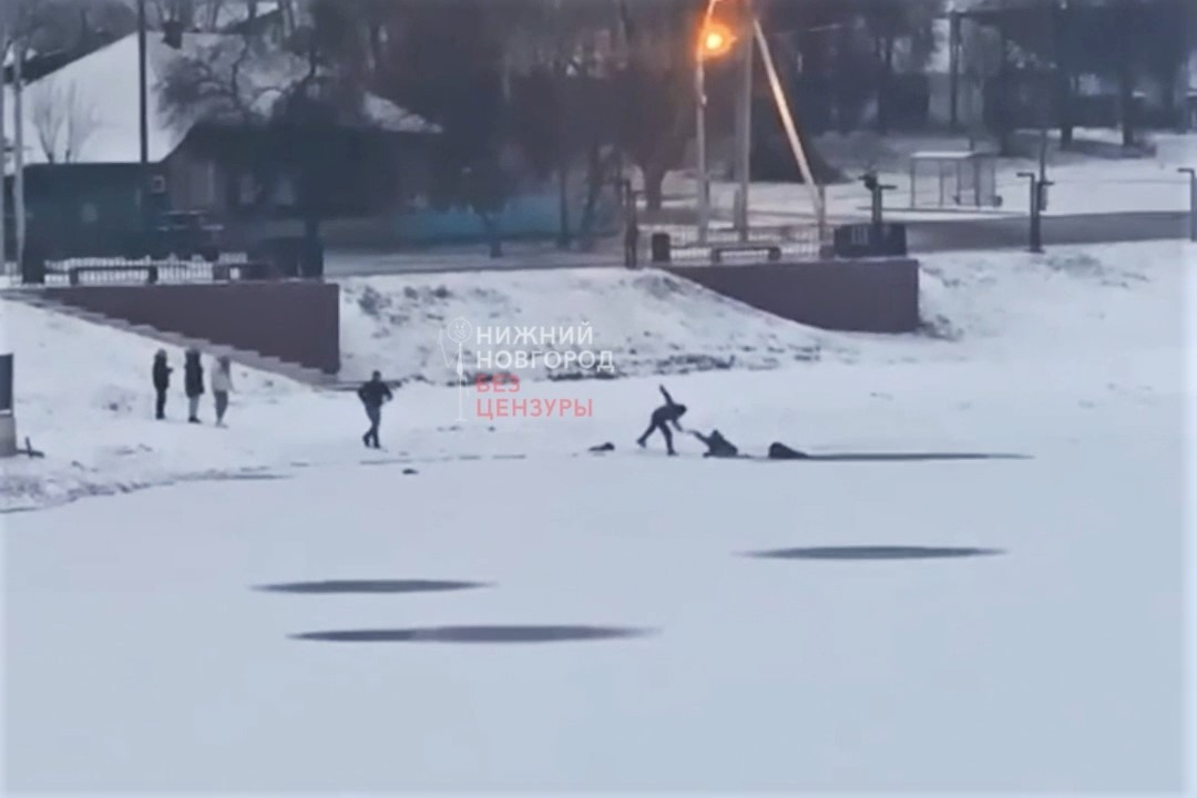 Двое подростков провалились под лед на Выксунском пруду