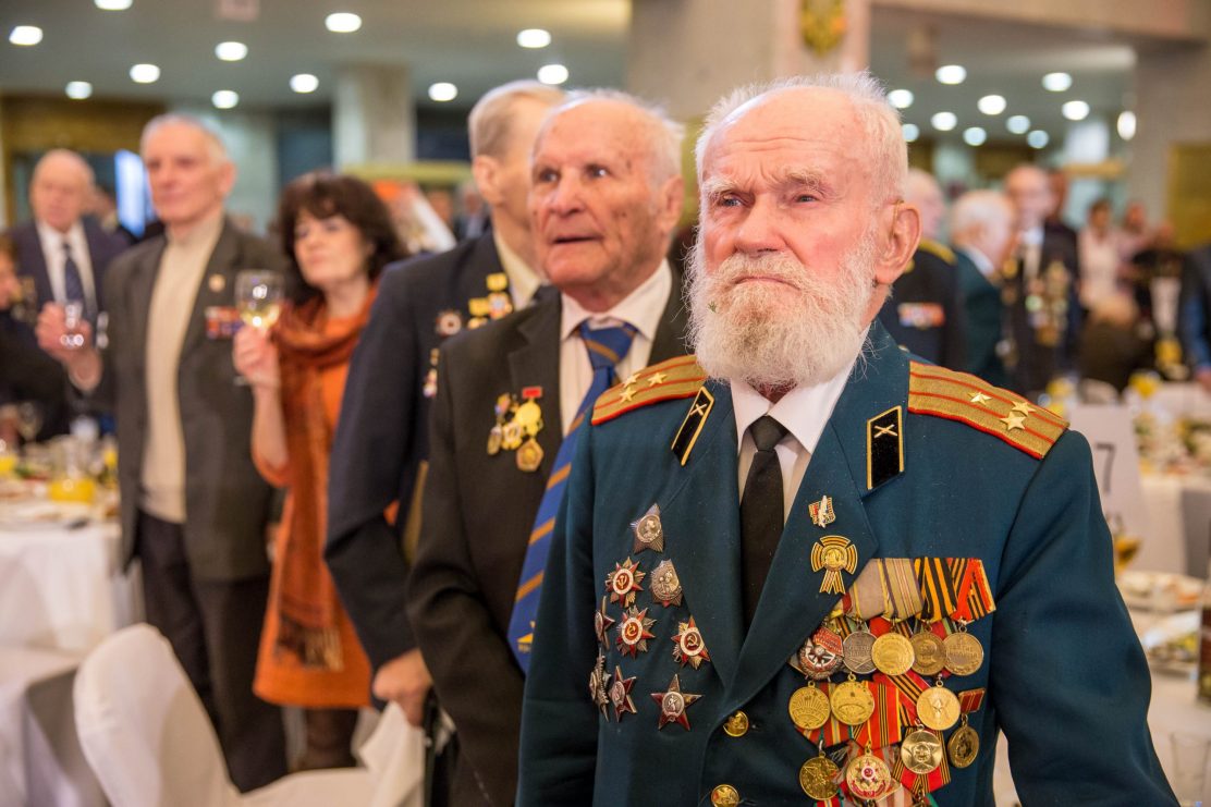 В честь 80-летия Битвы за Москву ОМК направила подарки 350 ветеранам Великой Отечественной войны