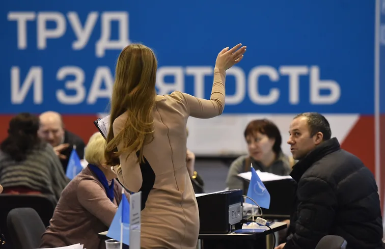 Российские работодатели смогут получать по три МРОТ за найм молодежи до 30 лет