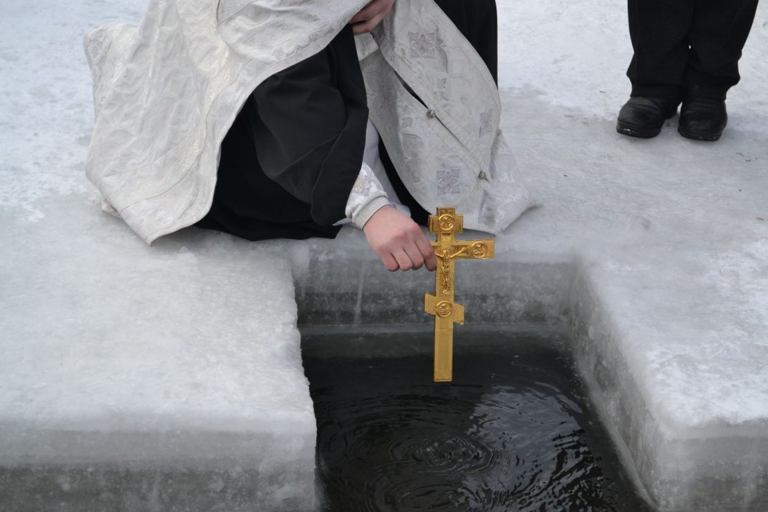 Церковные службы и купания, проводимые на праздник «Крещение Господне»