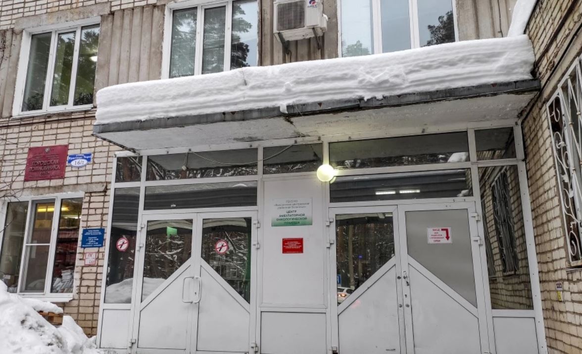Блогер поделилась видео с огромными очередями в поликлинике Выксы