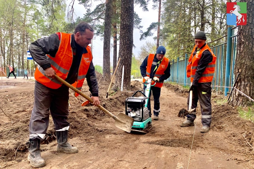 В Выксе на улице Лесозаводской началось строительство тротуара