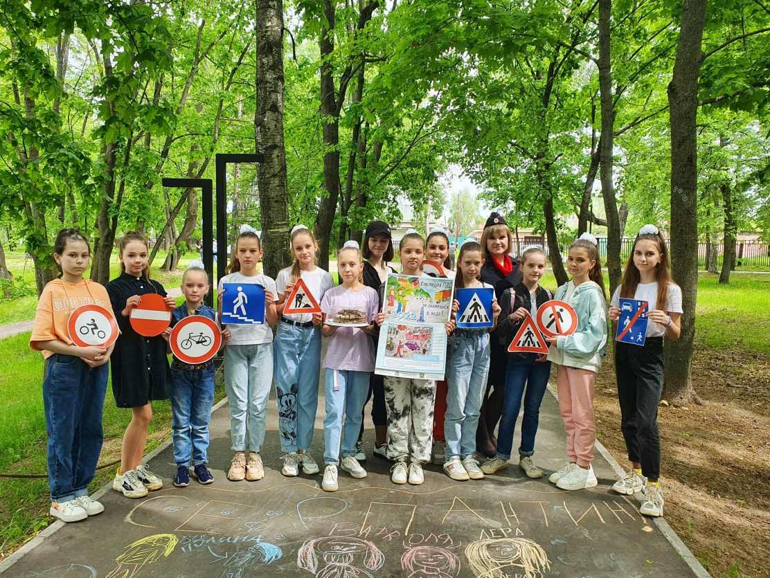 В городском парке провели конкурс рисунков на асфальте