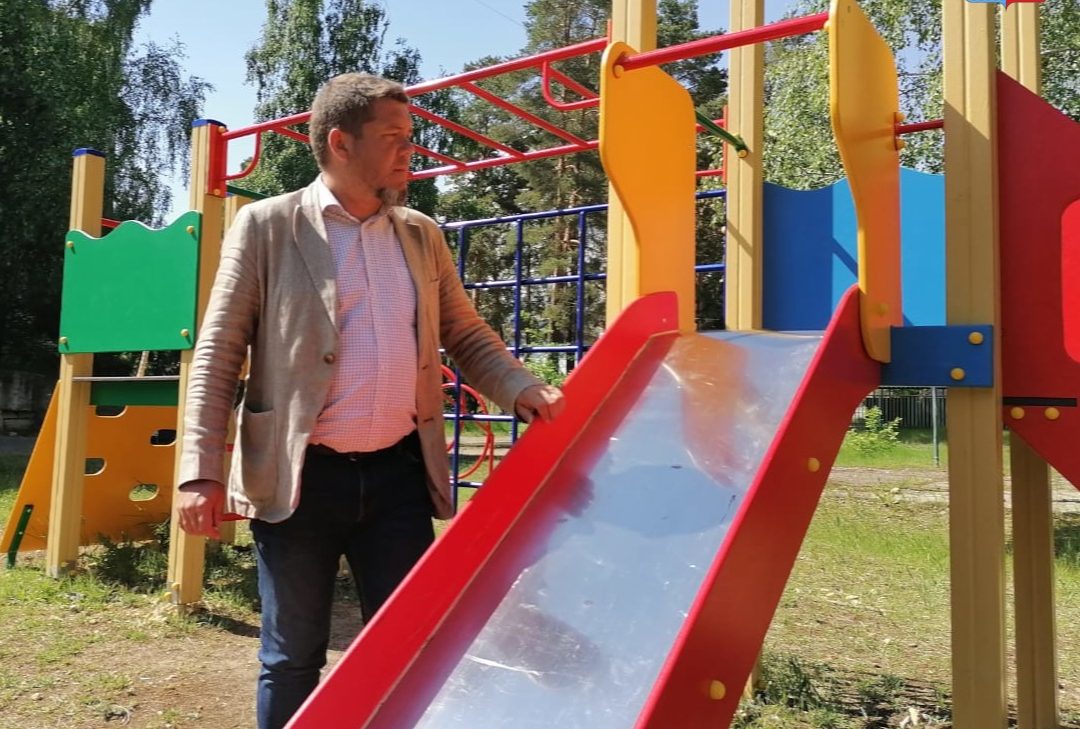 На Красной площади в Выксе по просьбе депутата установили дополнительные элементы детских городков