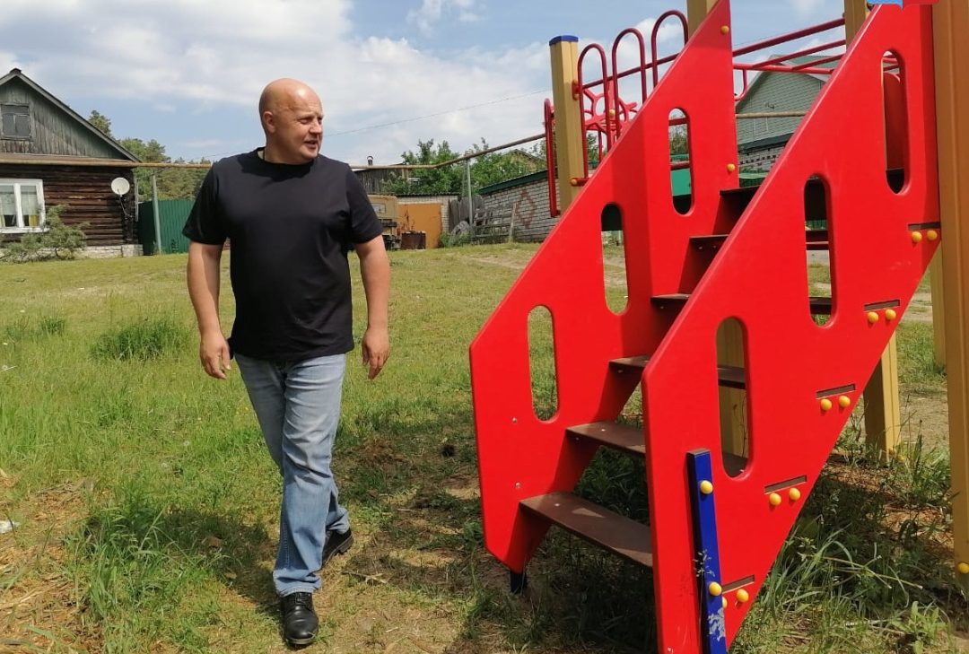 Детский игровой комплекс установили в поселке Ризадеевский