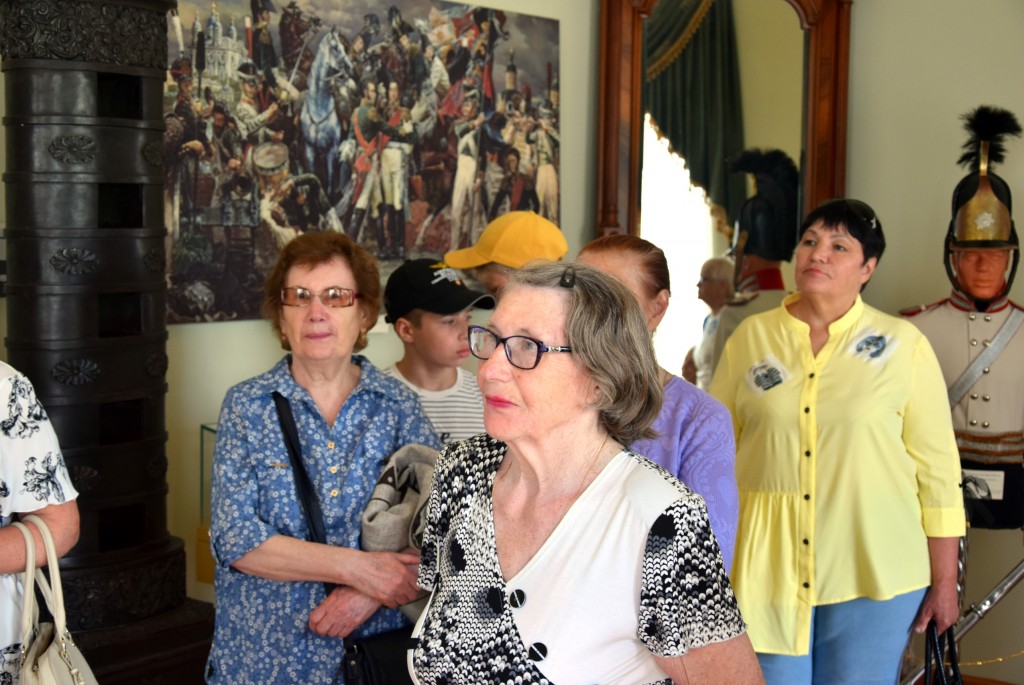 Медики отправились на бесплатную экскурсию в музей