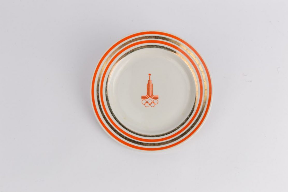 Арт-резиденция собирает предметы советского быта для выставки об истории кафе «Волна»: от посуды до мебели 
