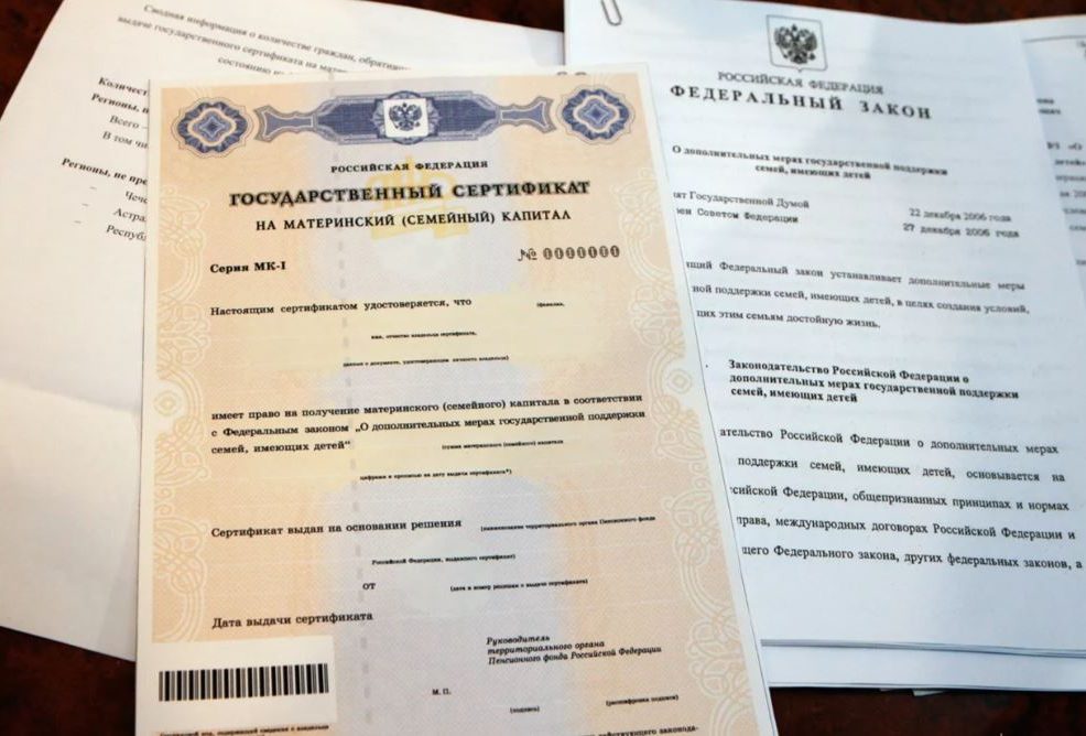 Путин подписал закон о праве использовать маткапитал на частное образование