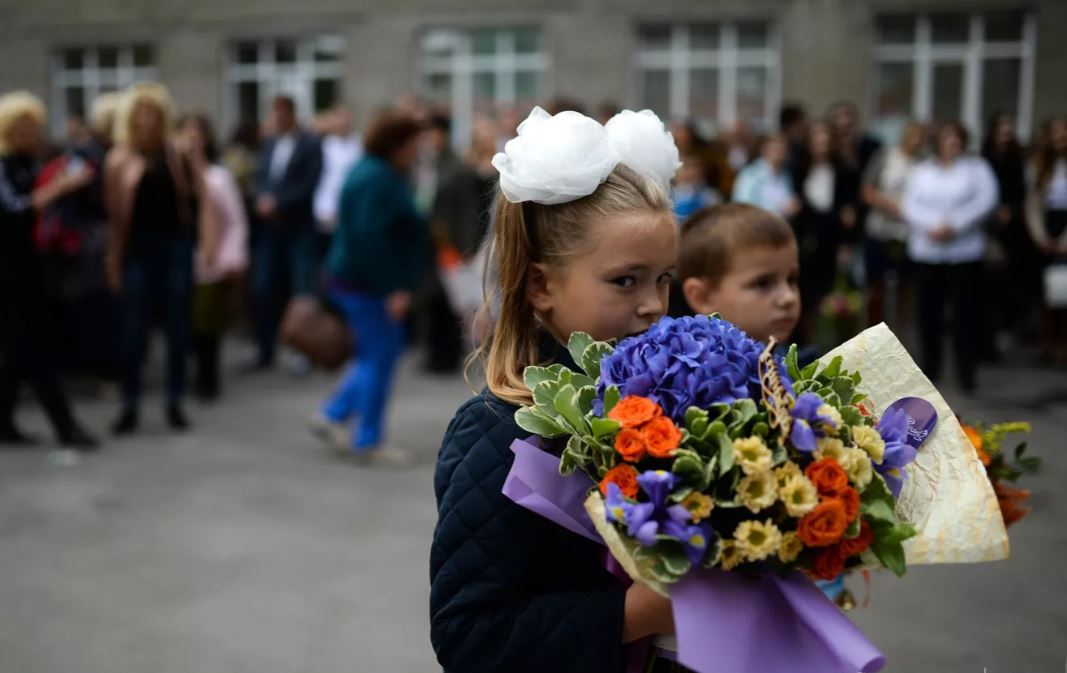 Россиянам посоветовали, какие цветы нельзя нести в школу на 1 сентября