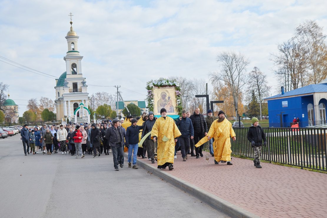Жители Выксы прошли крестным ходом с молитвой за российских солдат