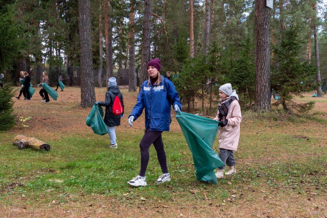 Волонтеры очистили территорию Верхневыксунского пруда при поддержке ОМК