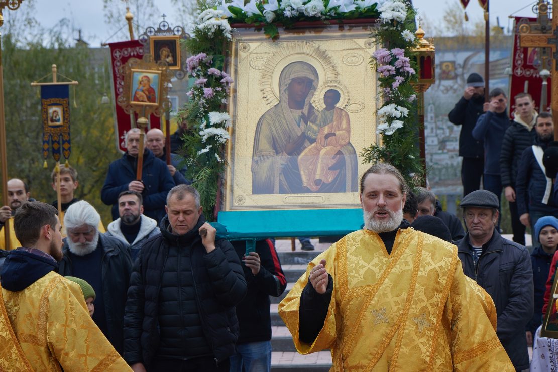 Жители Выксы прошли крестным ходом с молитвой за российских солдат