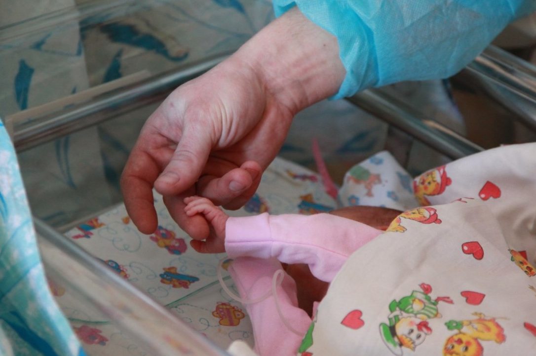 127 несовершеннолетних девушек родили детей в Нижегородской области с начала года