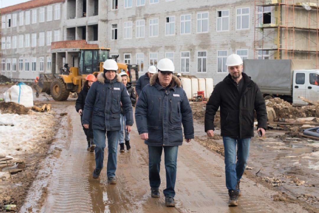 Кочетков посетил строительство школы в Виле