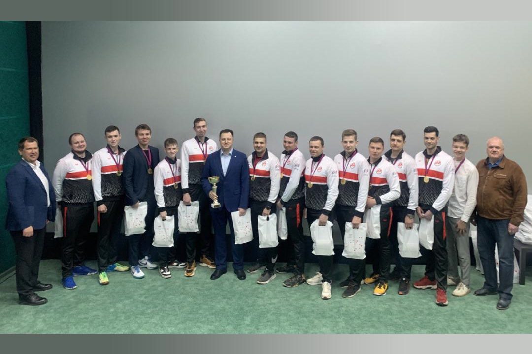 Владимир Кочетков и Дмитрий Махров поздравили выксунские команды по хоккею и волейболу