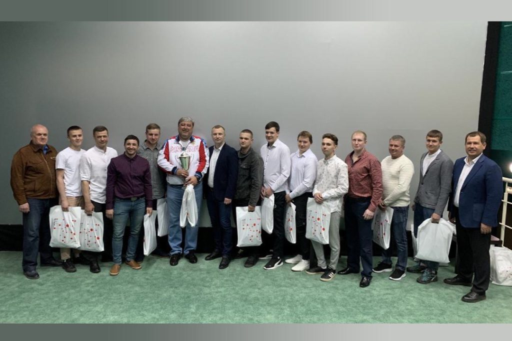 Владимир Кочетков и Дмитрий Махров поздравили выксунские команды по хоккею и волейболу