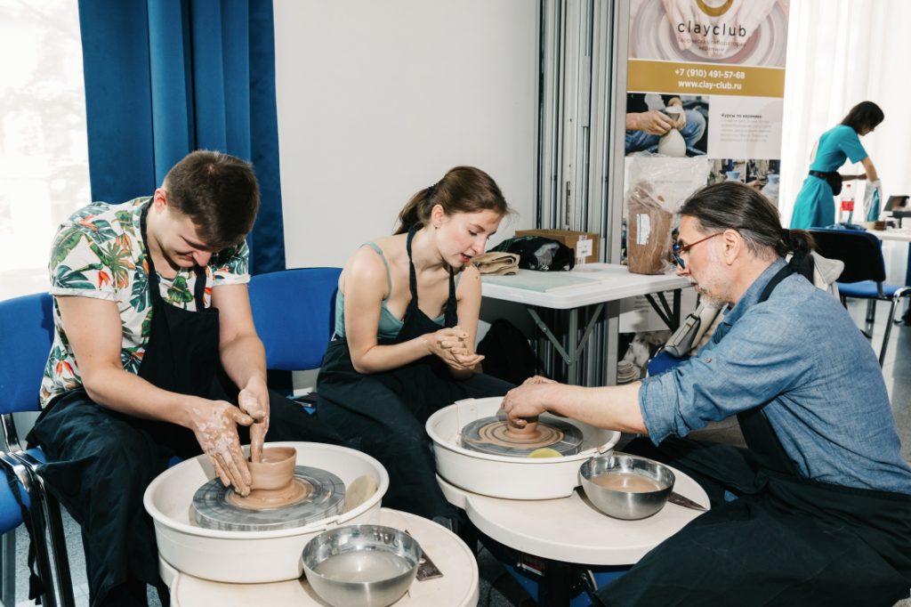 Фонд «ОМК-Участие» помог выксунским мастерам-керамистам посетить крупнейший в России фестиваль керамики 4ceramics