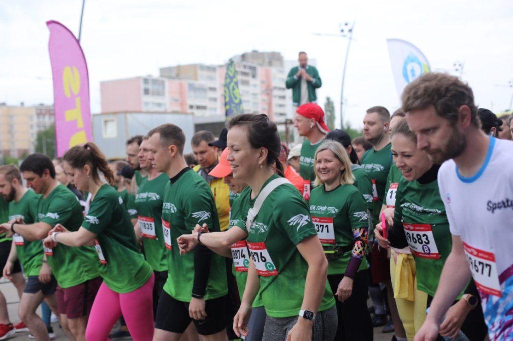 Почти 12 тысяч человек приняли участие в благотворительном полумарафоне «Беги, Герой!» в Нижнем Новгороде