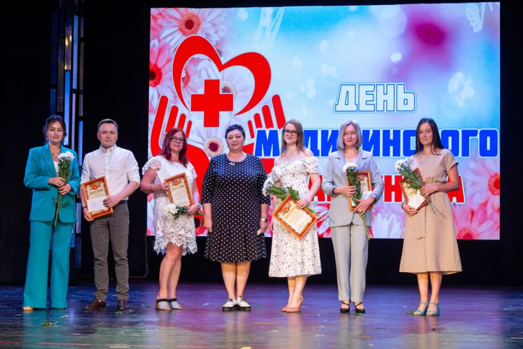 Сотрудников Выксунской ЦРБ поздравили с Днём медицинского работника