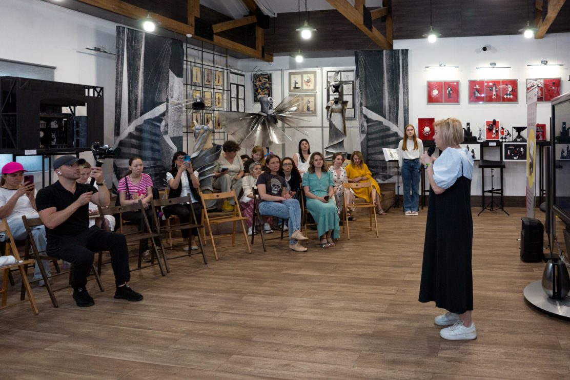Выставка от педагогов и студентов Школы-студии МХАТ открылась в Выксе