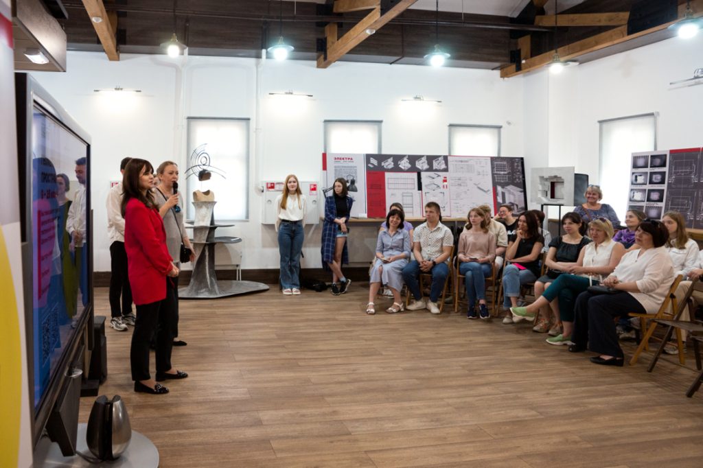 Выставка от педагогов и студентов Школы-студии МХАТ открылась в Выксе