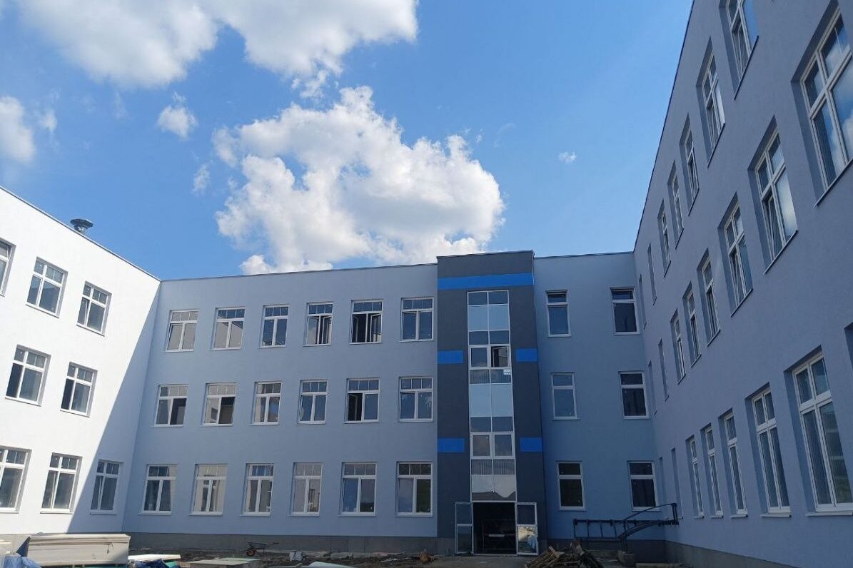 Новая школа в выксунском поселке Виля готова на 90%
