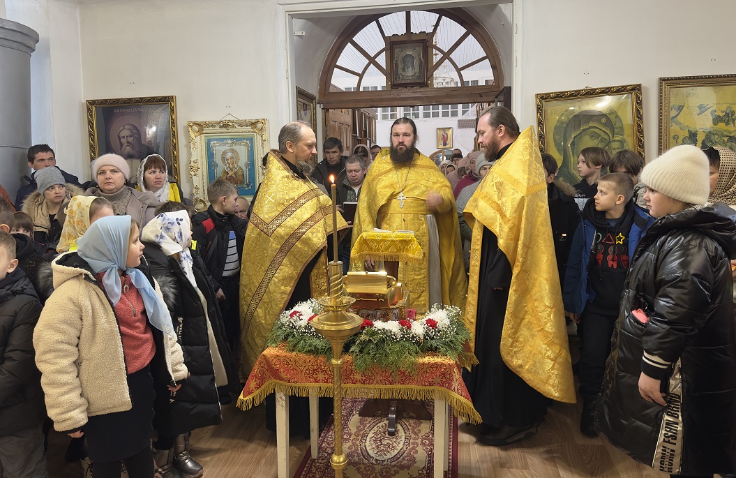 Ковчег с частицей мощей великомученика Георгия Победоносца прибыл в Выксунскую епархию