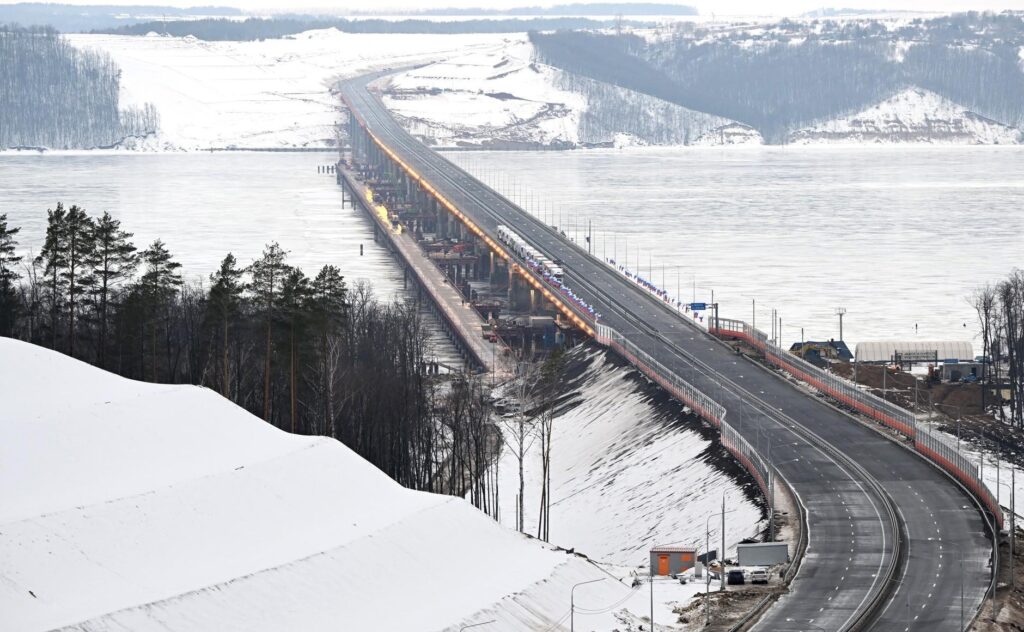Владимир Путин запустил движение по трассе М-12 от Арзамаса до Казани