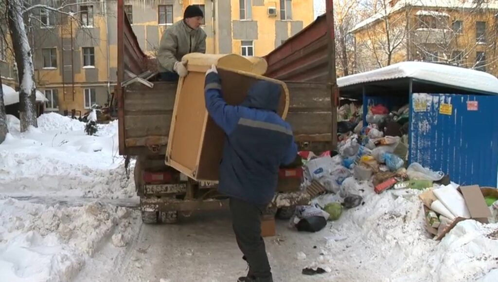 Уборка снега и вывоз мусора на контроле у губернатора