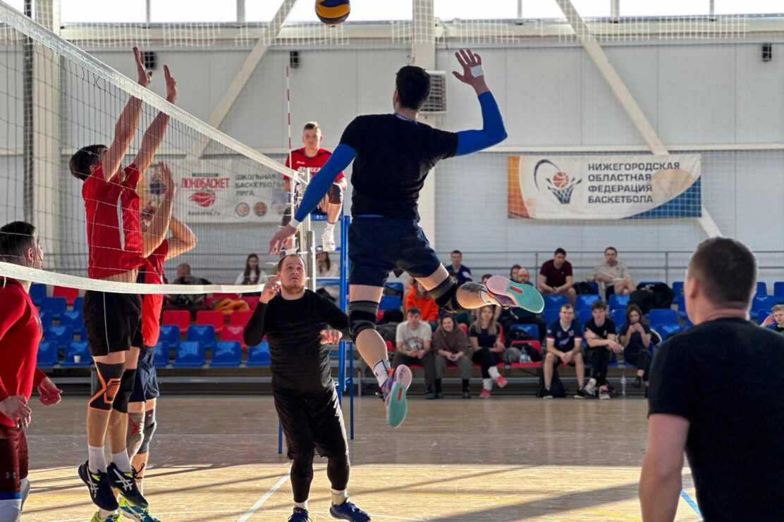 В ФОК «Баташев Арена» прошел чемпионат г.о.г. Выкса по волейболу среди мужских команд