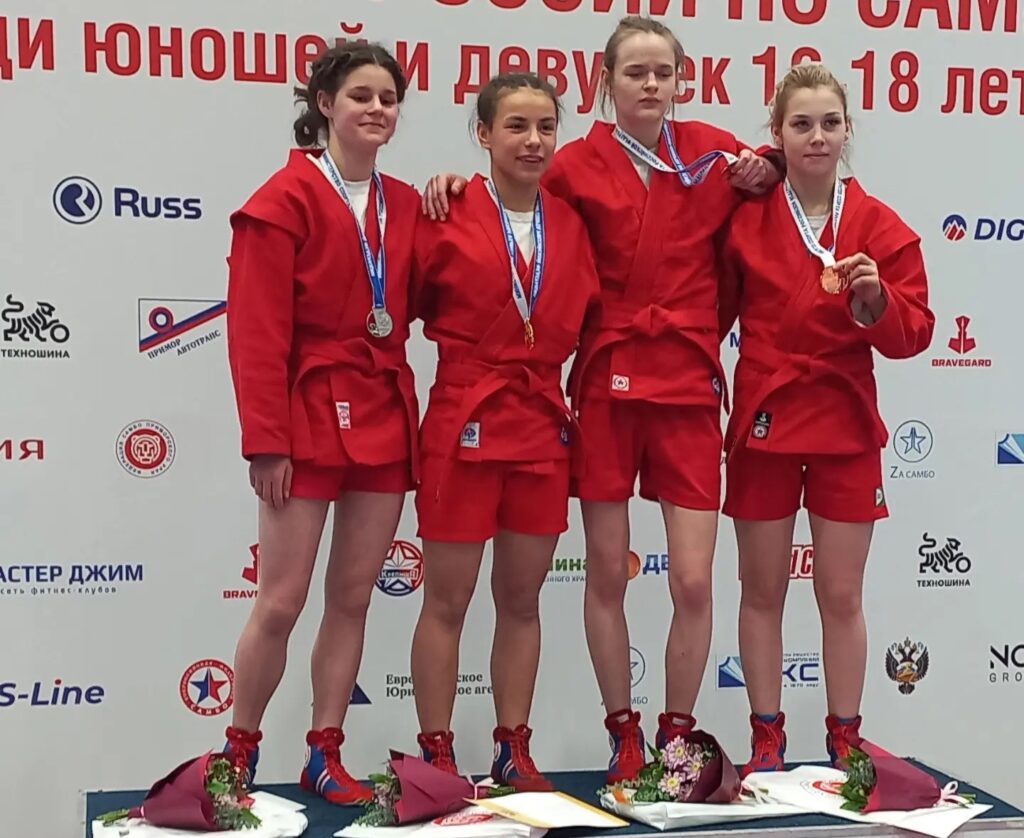 Анастасия Залётина стала серебряным призёром первенства России по самбо.