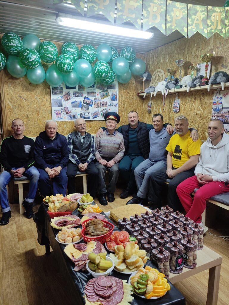 Женская половина клуба Выксунские моржи поздравила мужчин с Днем защитника Отечества!