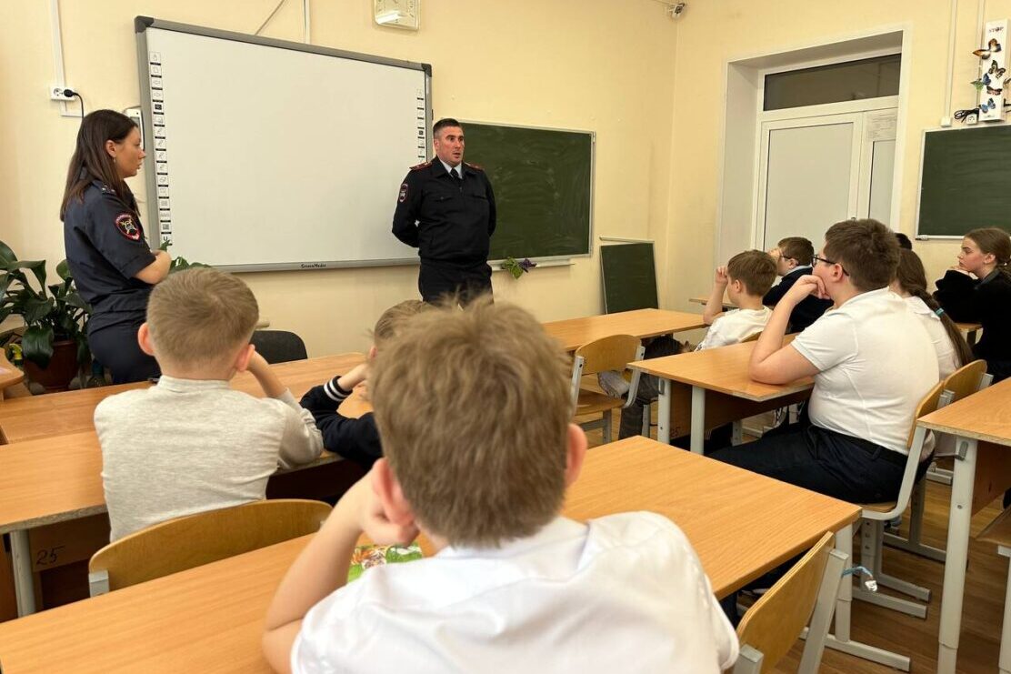 Госавтоинспекция провела беседы со  школьниками на тему соблюдения ПДД