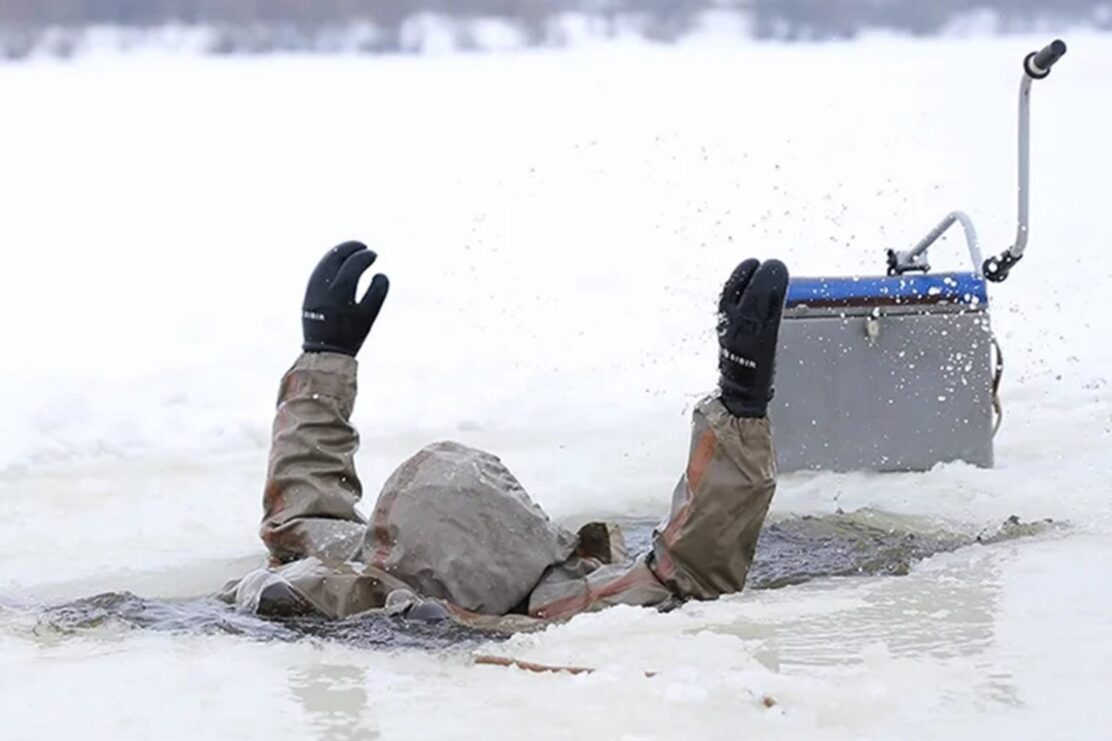 72-летний рыбак едва не погиб, провалившись под лед в Навашине
