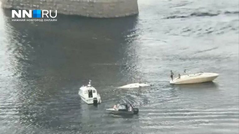 Жителя Выксы спасли с тонущего катера в районе Молитовского моста