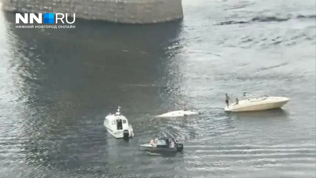 Жителя Выксы спасли с тонущего катера в районе Молитовского моста