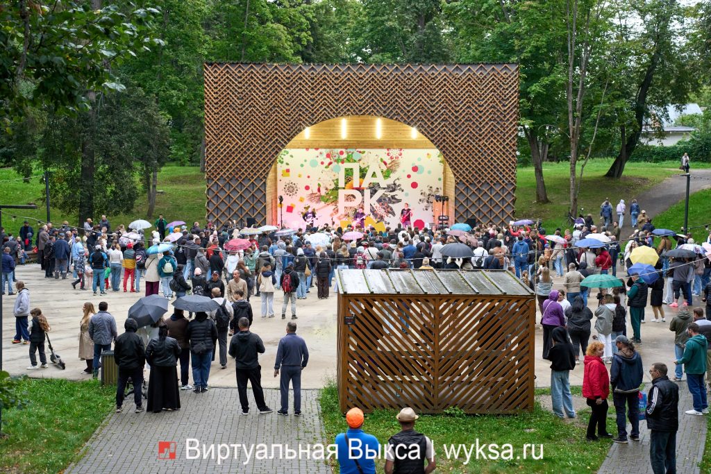 В Выксунском парке прошла концертная программа «Вечер памяти Виктора Цоя»