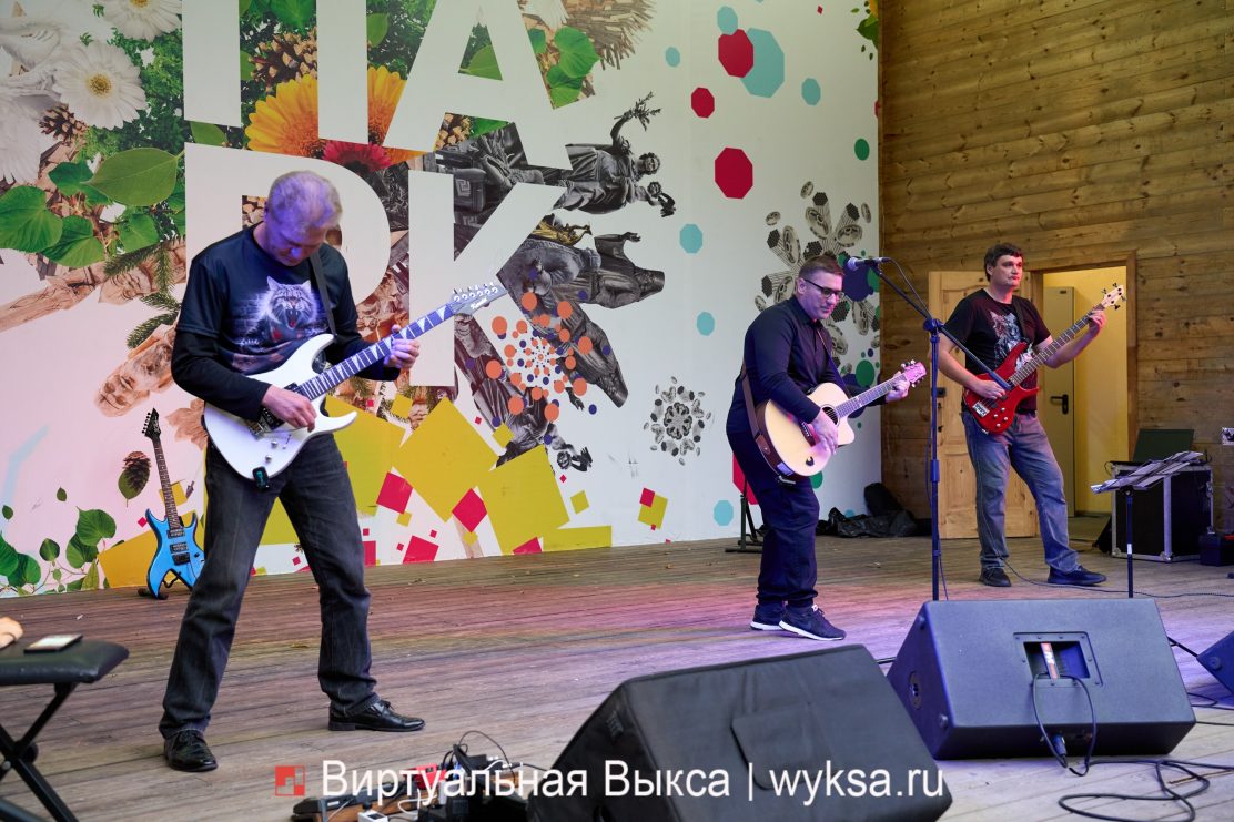 В Выксунском парке прошла концертная программа «Вечер памяти Виктора Цоя»