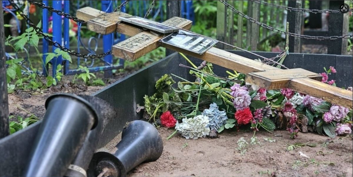 Полиция ищет вандалов, повредивших памятники на кладбище в Выксе