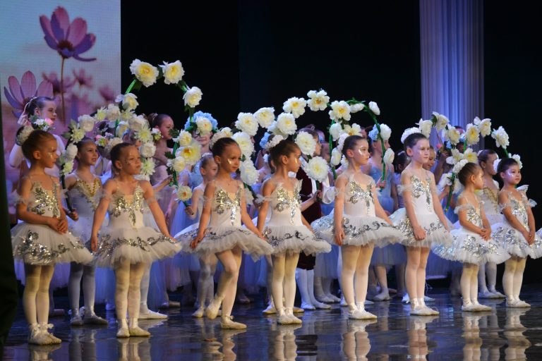 Танцы и музыкальное развитие для детей 3-5 лет в ДЦисс "Птица Феникс"
